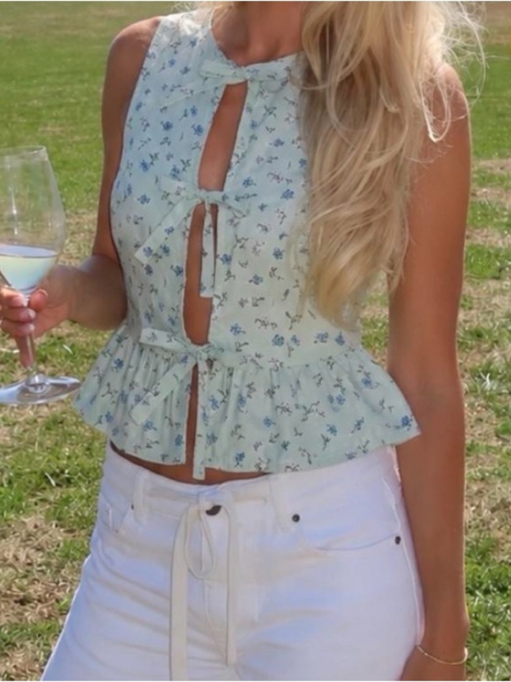 Motel Rocks blue floral top with tie front Size: M #floral #summer #vacation
